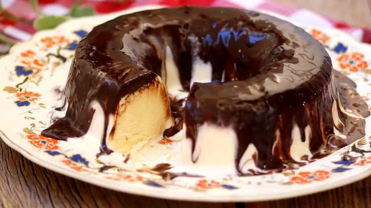 Receita de Sorvete de flocos com calda de chocolate quente